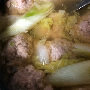 身も心もポッカポカ！白菜と肉団子の中華スープ
